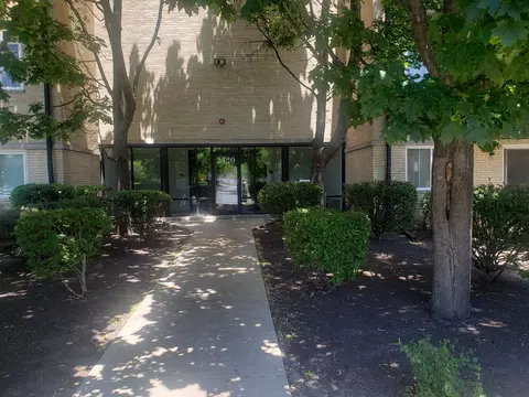 2420 E Brandenberry Ct #3L, Arlington Heights, IL 60004