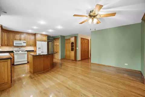 1127 Hidden Spring Dr, Naperville, IL 60540 photo 14