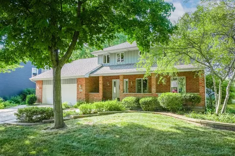 1127 Hidden Spring Dr, Naperville, IL 60540
