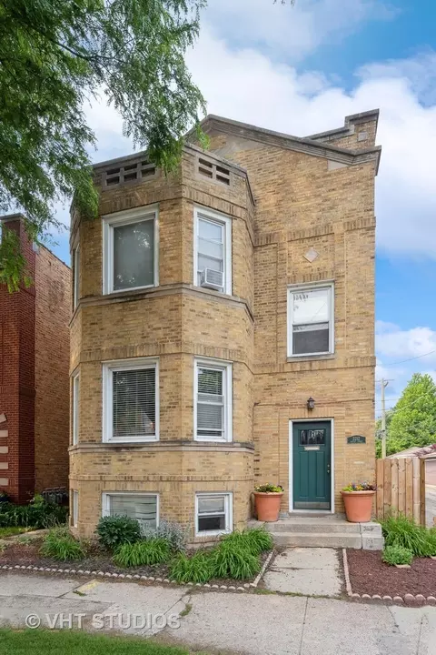 2212 W Argyle St, Chicago, IL 60625