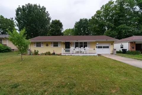 8 Foley Ave, Bloomington, IL 61701