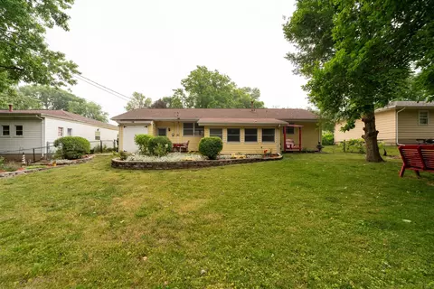 8 Foley Ave, Bloomington, IL 61701 photo 3