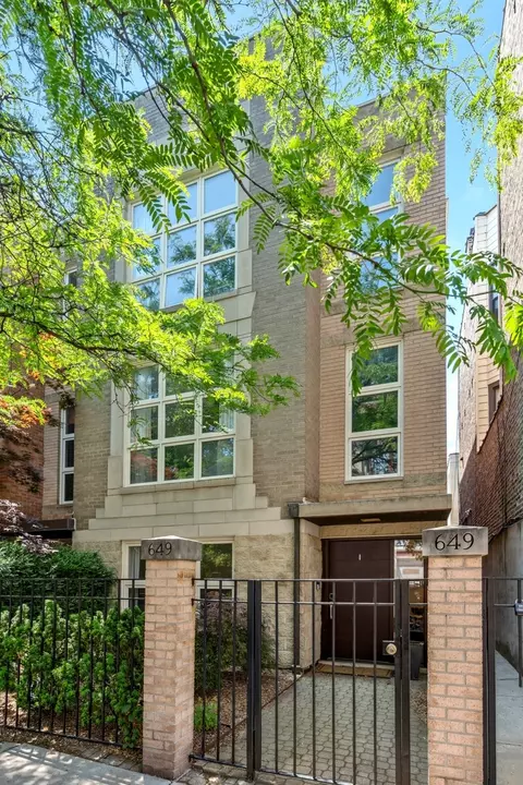 649 W Armitage Ave, Chicago, IL 60614