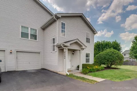 2594 Dickens Ct, Aurora, IL 60503