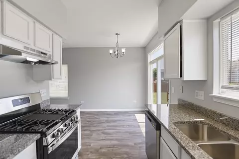 324 Gregory Ln, Plano, IL 60545 photo 8