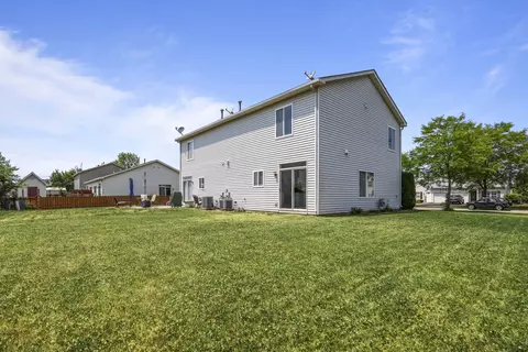 324 Gregory Ln, Plano, IL 60545 photo 3