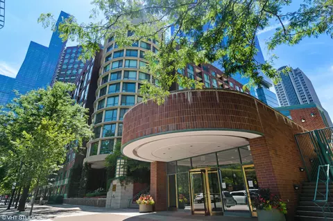 440 N Mcclurg Ct #P-202, Chicago, IL 60611