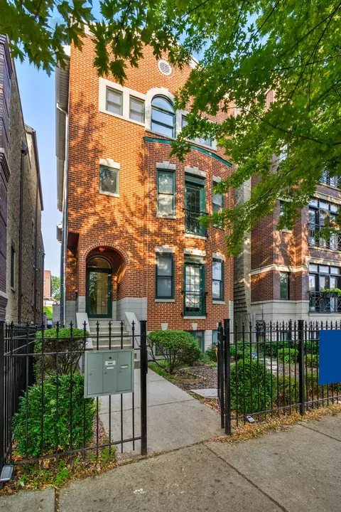 2737 N Southport Ave #3, Chicago, IL 60614