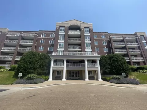 7051 W Touhy Ave #607, Niles, IL 60714