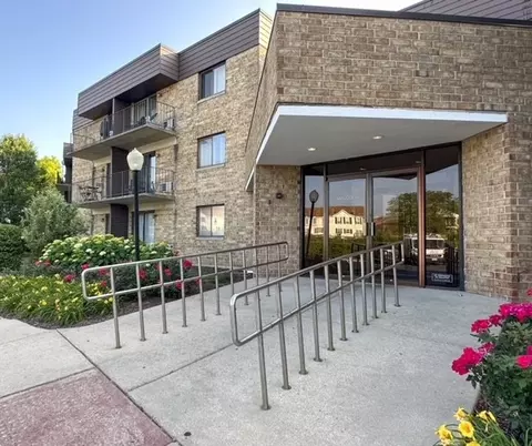 5550 Astor Ln #321, Rolling Meadows, IL 60008