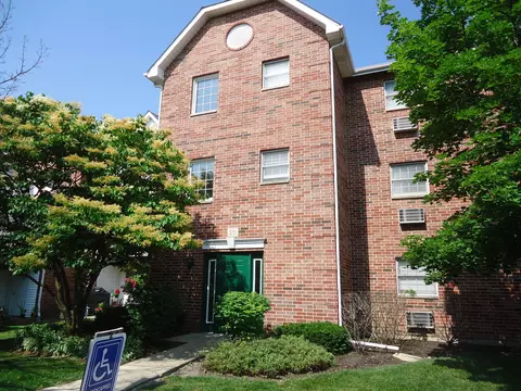 551 Leah Ln #1B, Woodstock, IL 60098