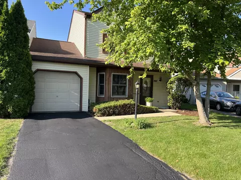 2432 Bridgewater Dr, Woodstock, IL 60098