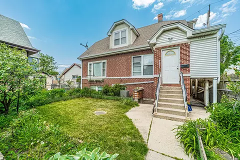 5732 W Ainslie St, Chicago, IL 60630