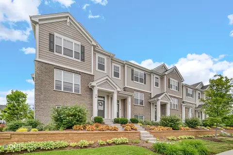 32 E Heritage Ct, Arlington Heights, IL 60004