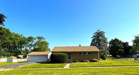 8406 Waterview Rd, Machesney Park, IL 61115