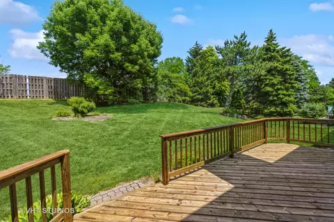6760 Roanoake Ct, Gurnee, IL 60031 photo 2
