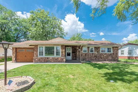1288 Maple Ln, Elk Grove Village, IL 60007