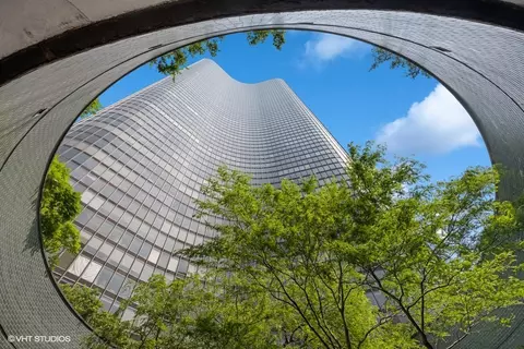505 N Lake Shore Dr #2707, Chicago, IL 60611