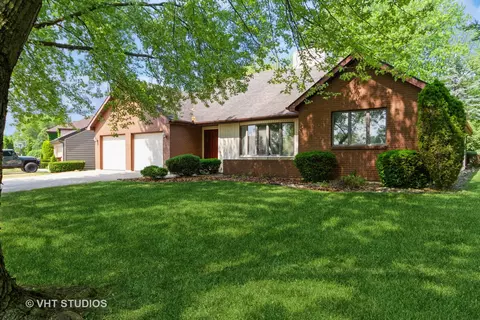 8304 Willow West Dr, Willow Springs, IL 60480