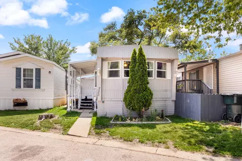 428 W Touhy Ave #223, Des Plaines, IL 60018