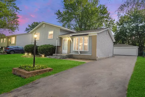 216 Shady Ln, Bolingbrook, IL 60440