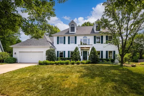 178 Macintosh Ct, Glen Ellyn, IL 60137