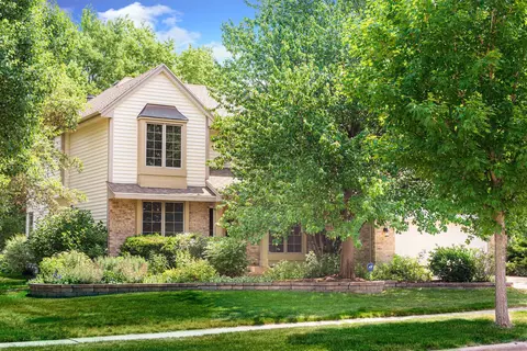 1026 Foxpointe Dr, Sycamore, IL 60178