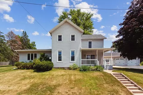 6293 High St, Freeport, IL 61032