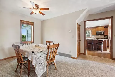 6293 High St, Freeport, IL 61032 photo 12