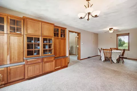 6293 High St, Freeport, IL 61032 photo 14