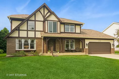 370 Waverly Dr, Mundelein, IL 60060