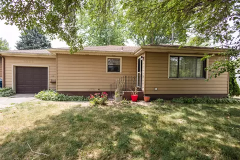 1088 Hawthorne Ln, Kankakee, IL 60901