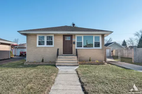 10309 Leslie Ln, Chicago Ridge, IL 60415