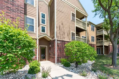 211 Glengarry Dr #2-106, Bloomingdale, IL 60108