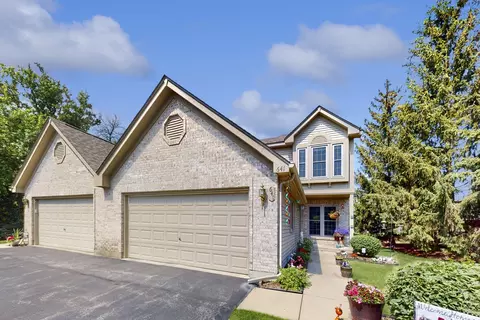 641 Cress Creek Ln, Crystal Lake, IL 60014