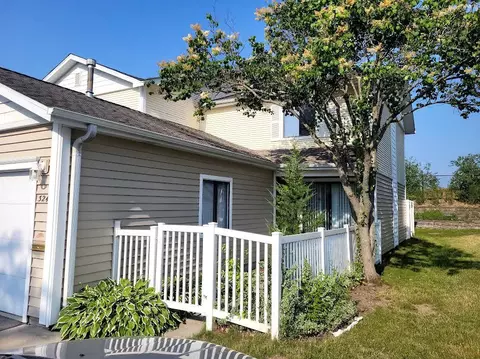 324 Clearwater Ln, Schaumburg, IL 60194