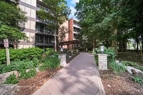 5900 Oakwood Dr #4E, Lisle, IL 60532