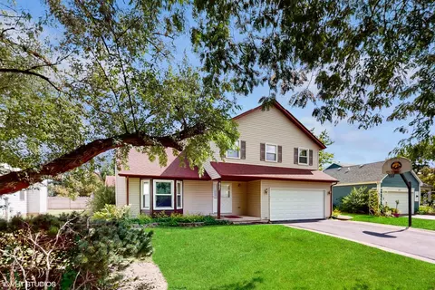 957 Thomas Blvd, Mundelein, IL 60060