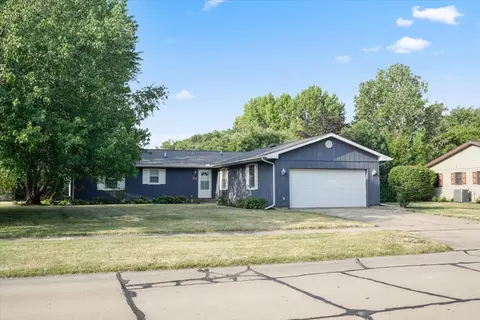 313 Arbours Dr, Savoy, IL 61874