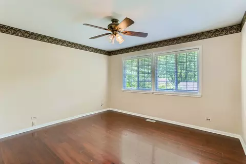 453 Campus Dr, Elgin, IL 60120 photo 8