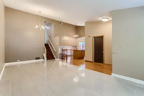 453 Campus Dr, Elgin, IL 60120 photo 4