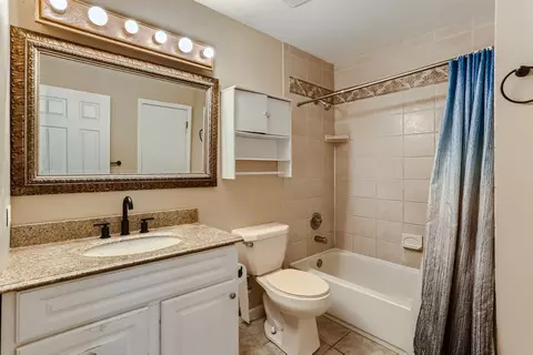 453 Campus Dr, Elgin, IL 60120 photo 9