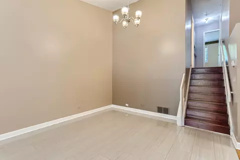 453 Campus Dr, Elgin, IL 60120 photo 5