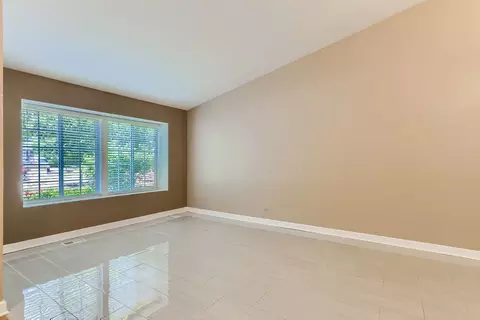 453 Campus Dr, Elgin, IL 60120 photo 3