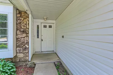 453 Campus Dr, Elgin, IL 60120 photo 2