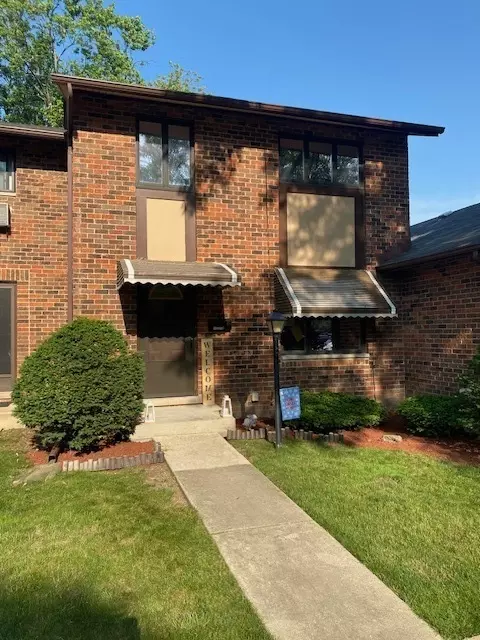 1 S273 Holyoke Ln, Villa Park, IL 60181