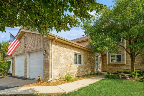 7931 Richardson Ln, Tinley Park, IL 60487