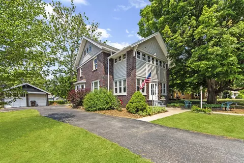 214 S Hickory St, Wenona, IL 61377