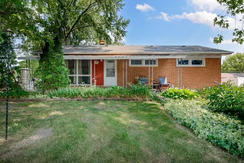1208 E Division St, Lockport, IL 60441