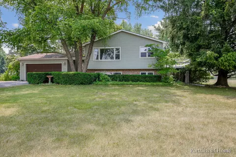 302 Pierce St, Gilberts, IL 60136